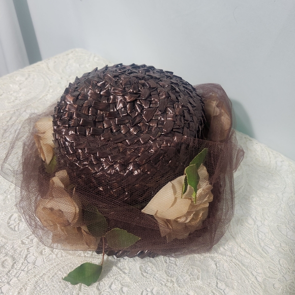 Vintage 1950s/1960s Brown Woven Straw Brimmed Floral Net Hat Church Garden Party